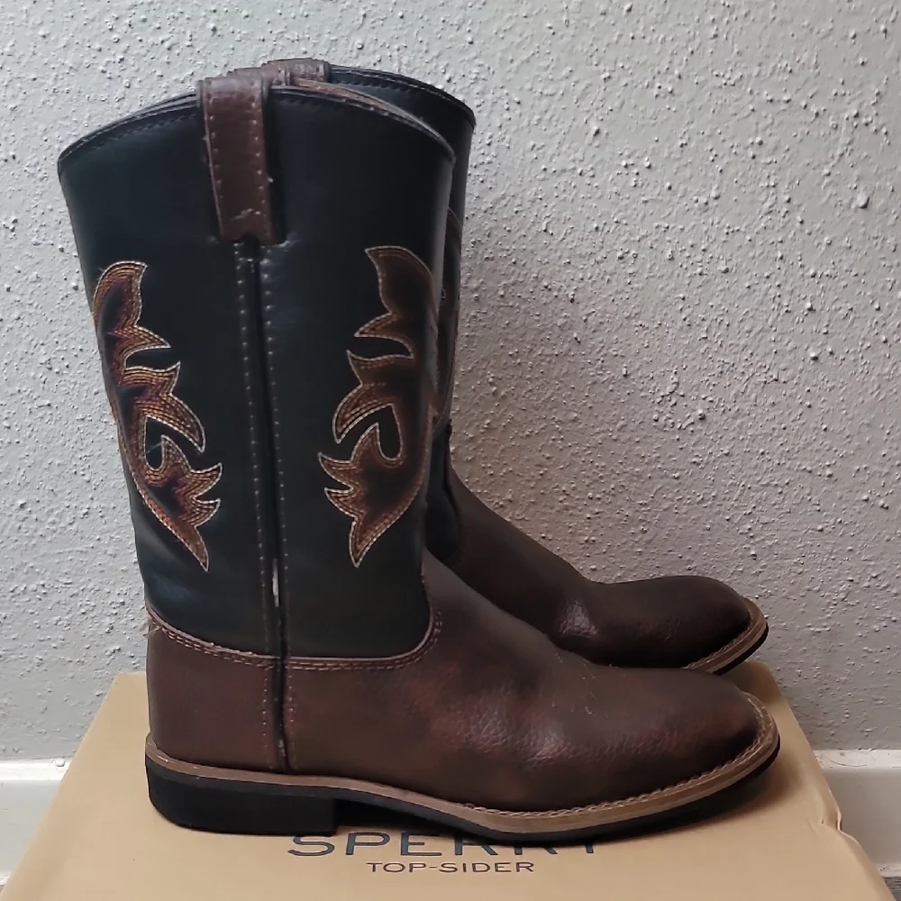 Boys Austin Black and Brown Western Boots Size 13y